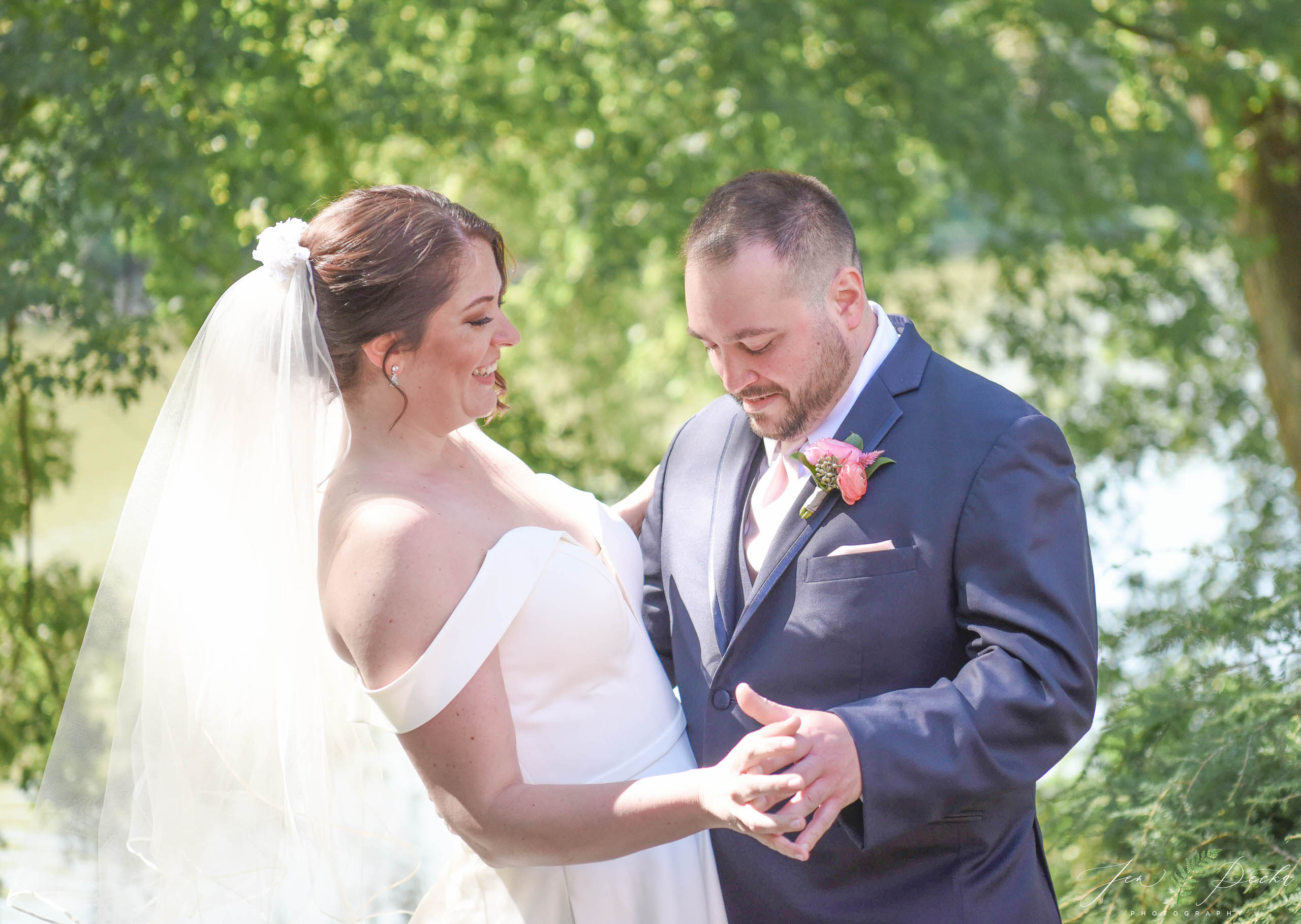 Lindsay + Sammy Terra Cotta Wedding in Owego, NY » Jen Pecka